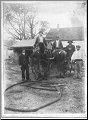 Photo amateur vers 1910-1920 ? Menétrux-en-Joux, Un exercice de maniement de la pompe à incendie.